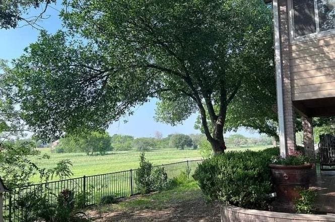 Schertz House: 3325 Sherwin Dr