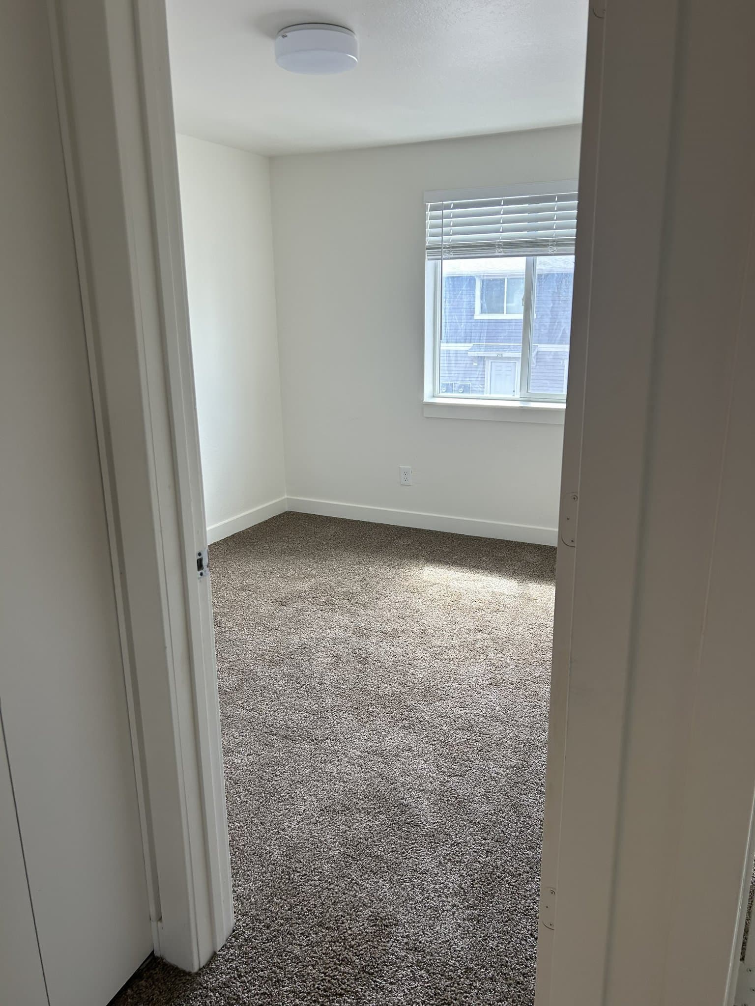 Ephraim Townhome: 258 E. Center St