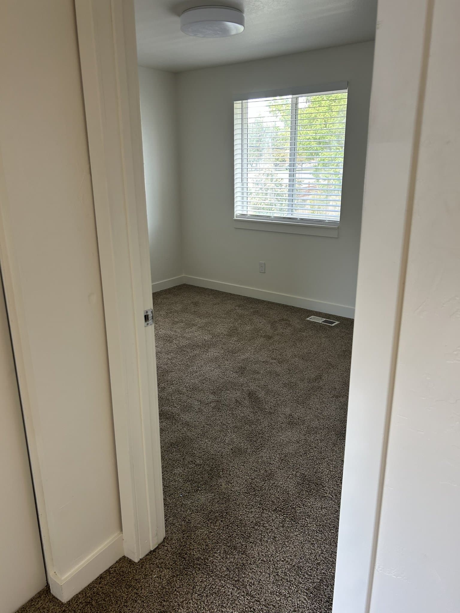 Ephraim Townhome: 258 E. Center St