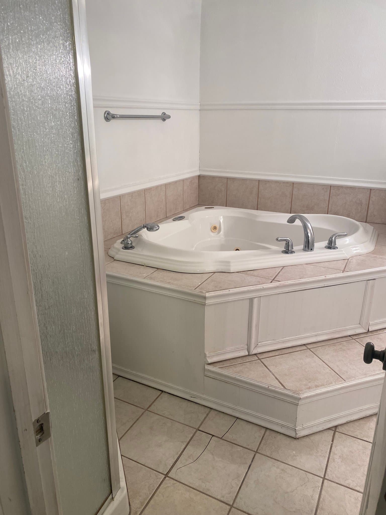 Monroe House: 200 Timberwood Drive
