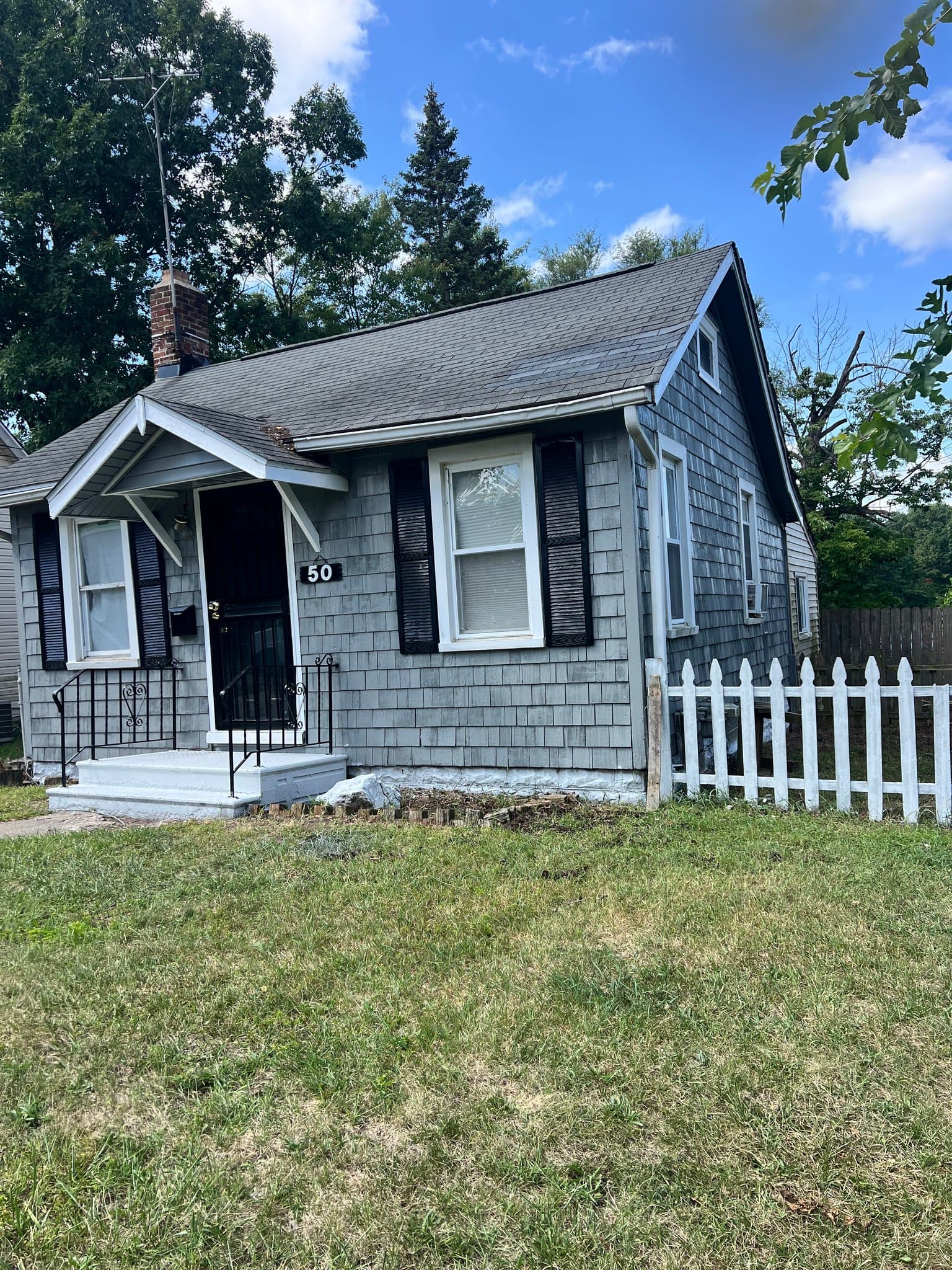 Pontiac House: 50 Myra