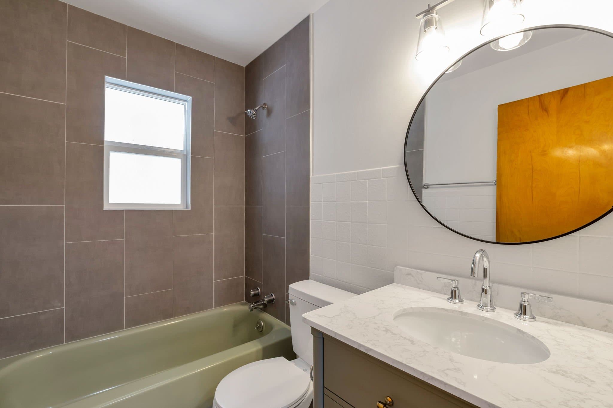 Clinton House: 2184 N 2000 W
