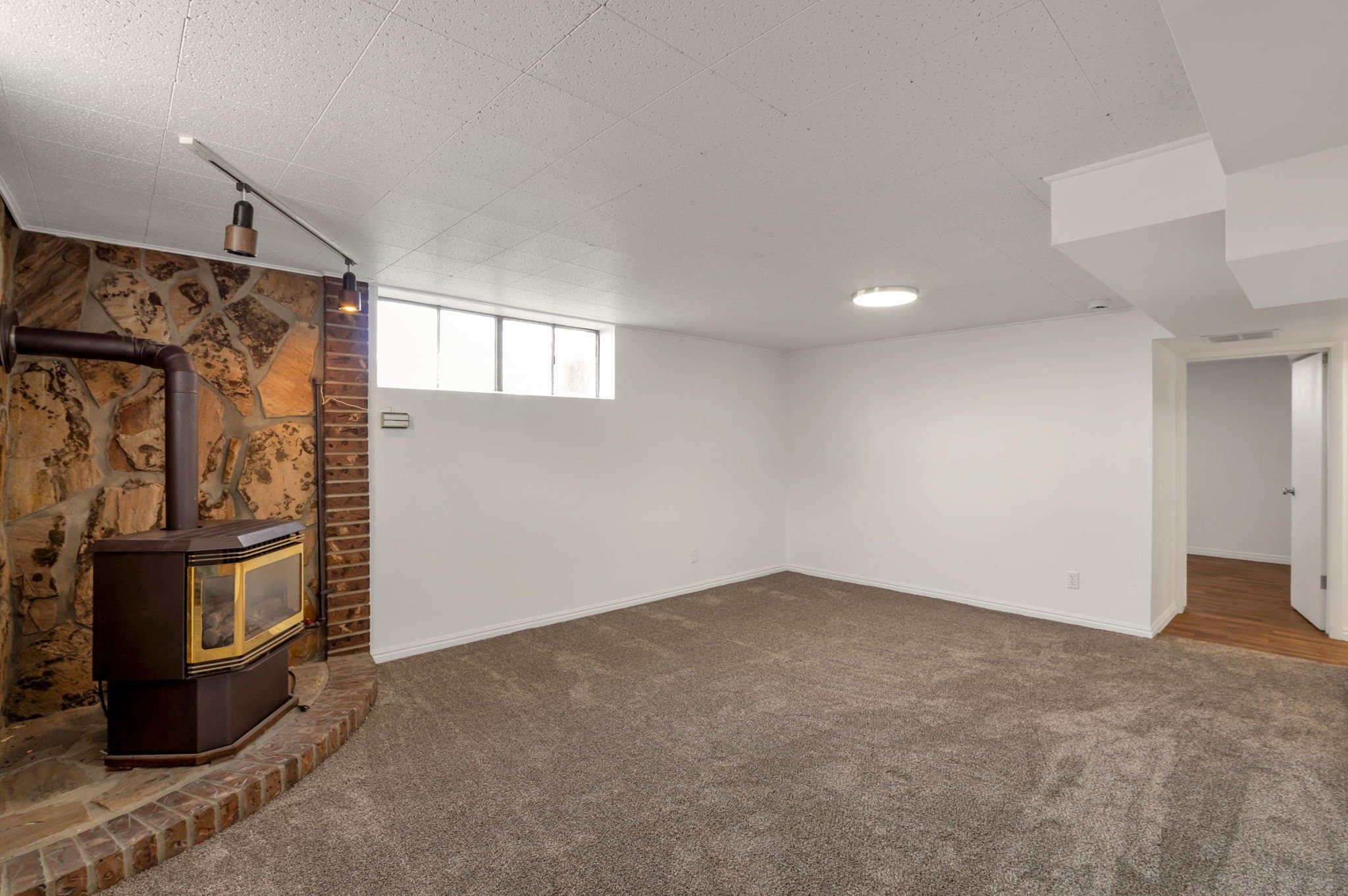 Clinton House: 2184 N 2000 W