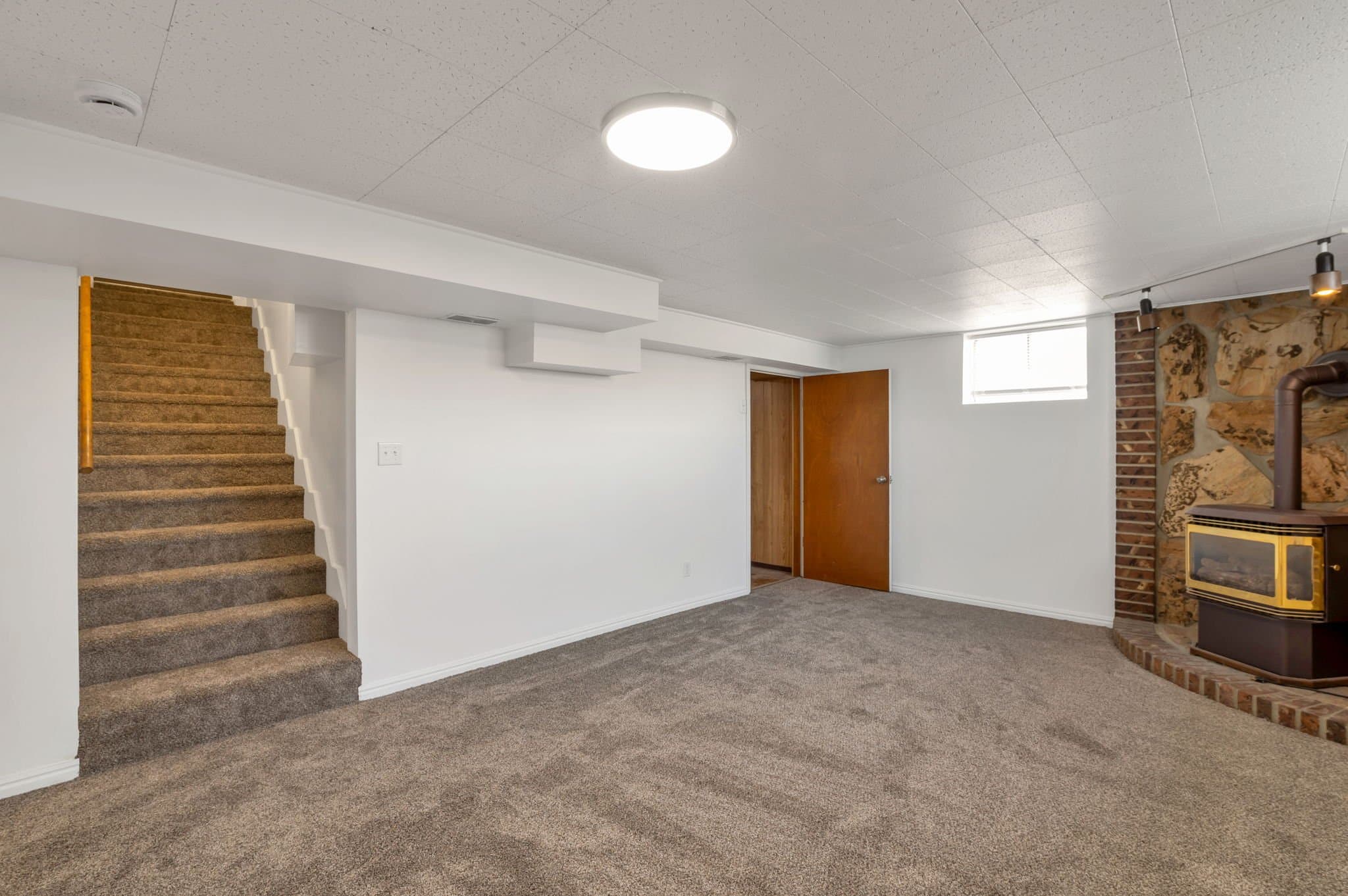 Clinton House: 2184 N 2000 W