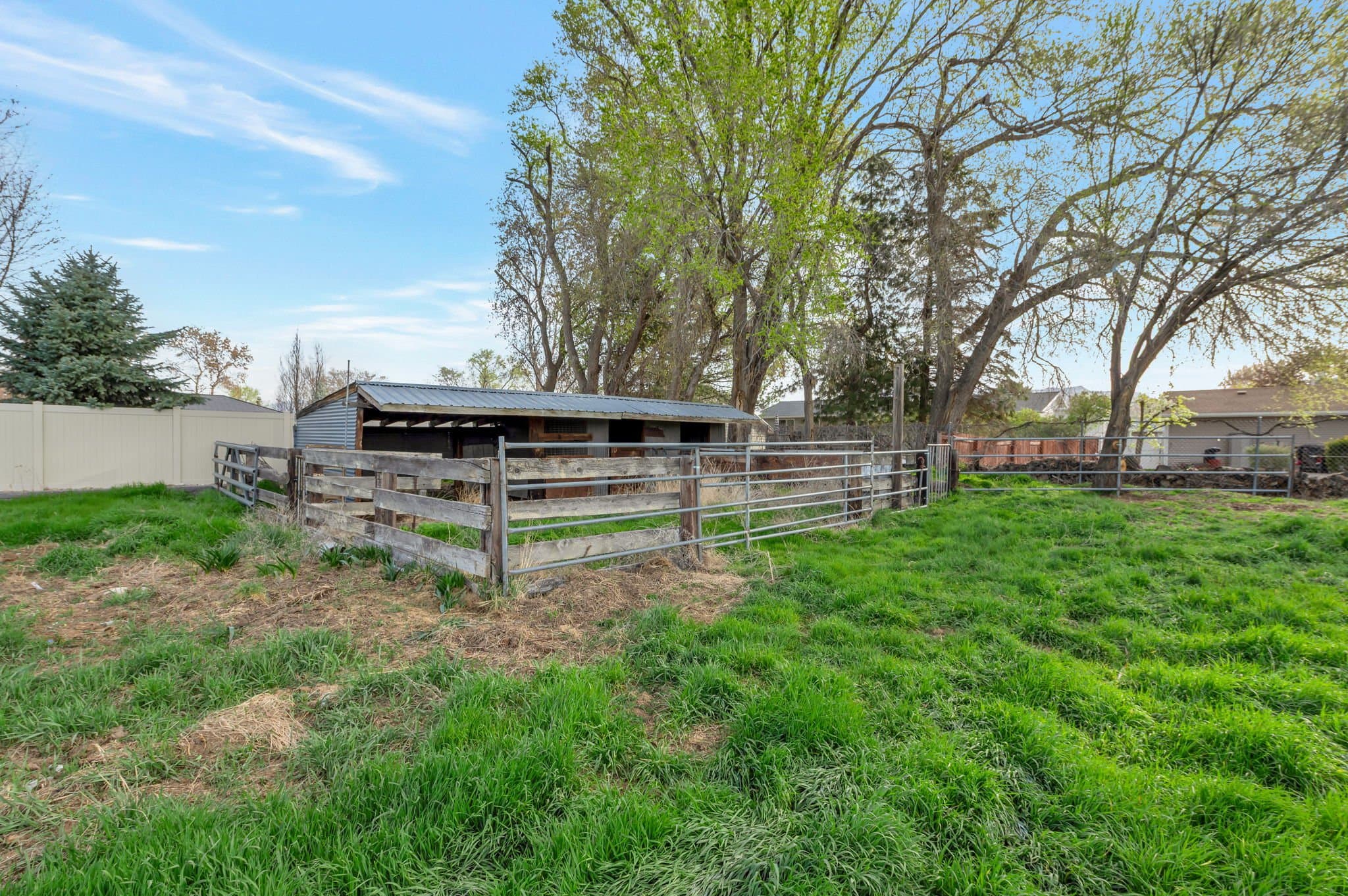 Clinton House: 2184 N 2000 W