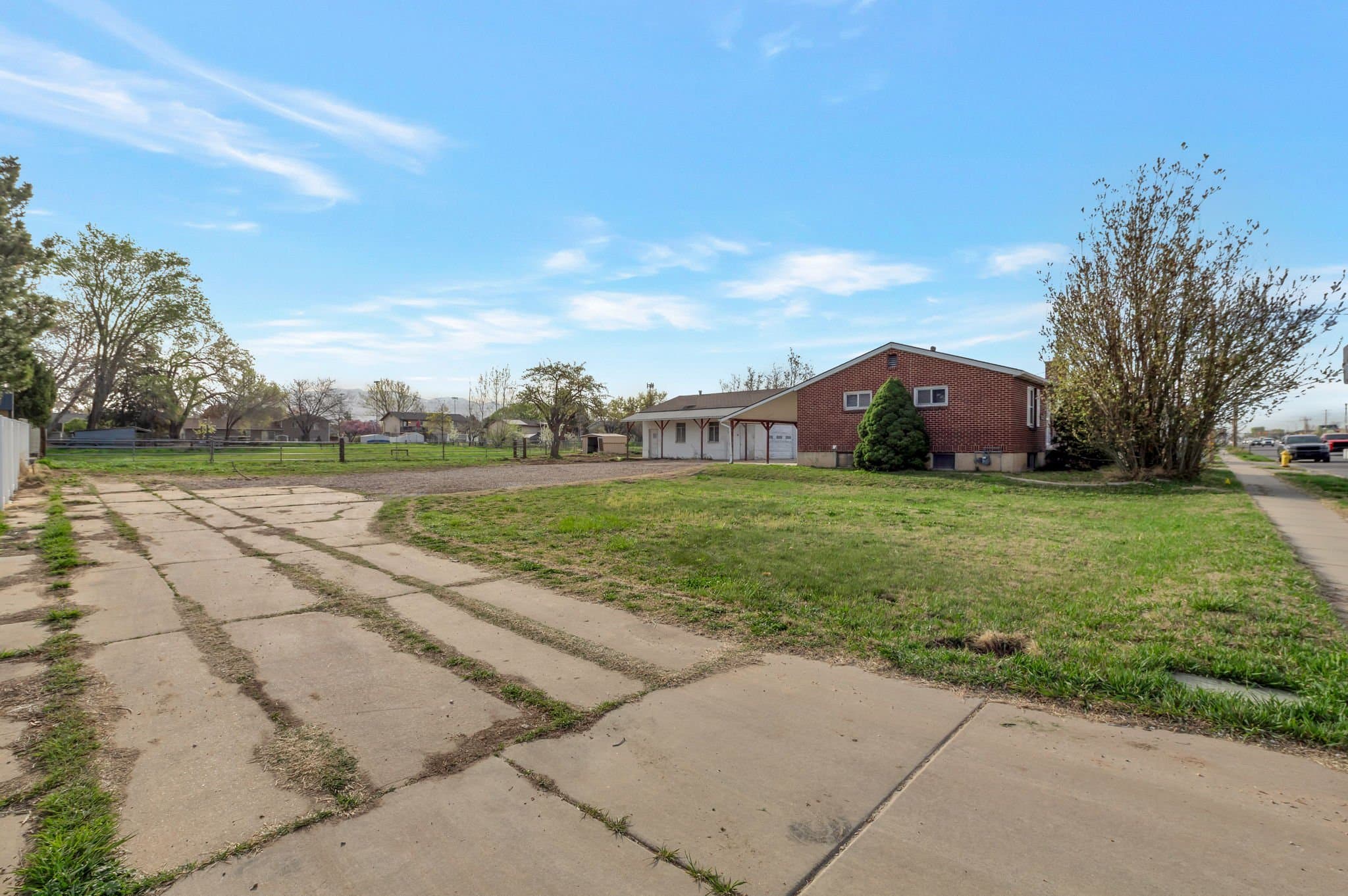 Clinton House: 2184 N 2000 W
