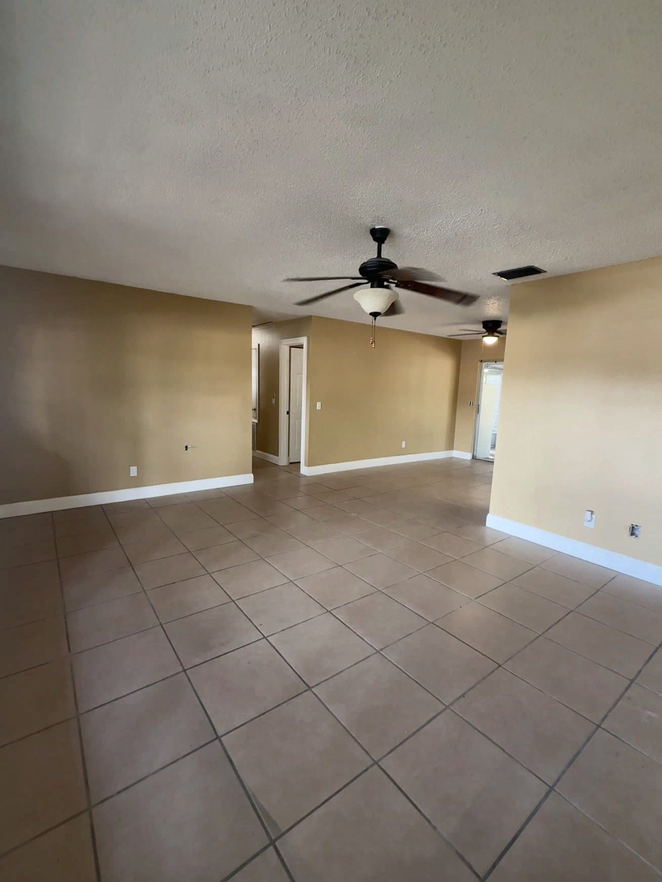 Bradenton House: 608 60th Ave Drive West