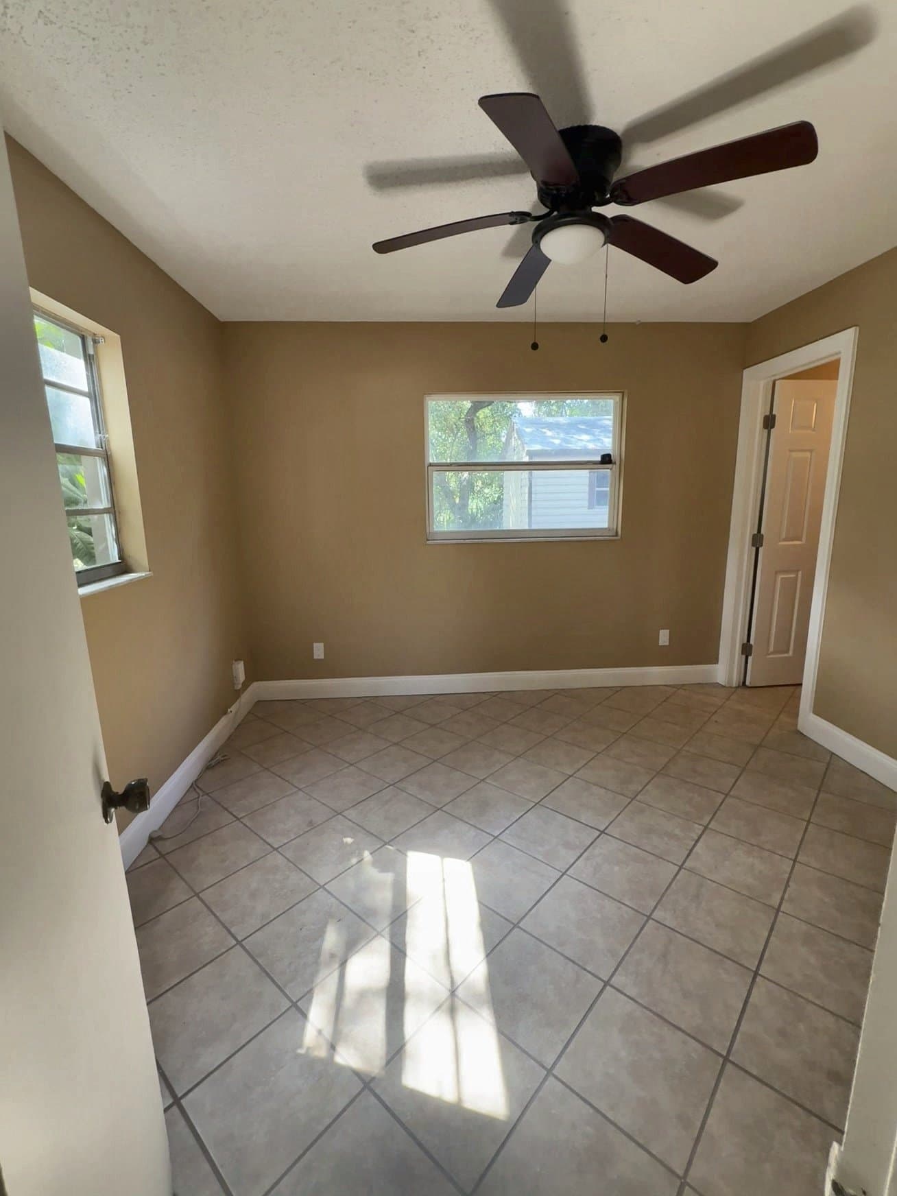 Bradenton House: 608 60th Ave Drive West