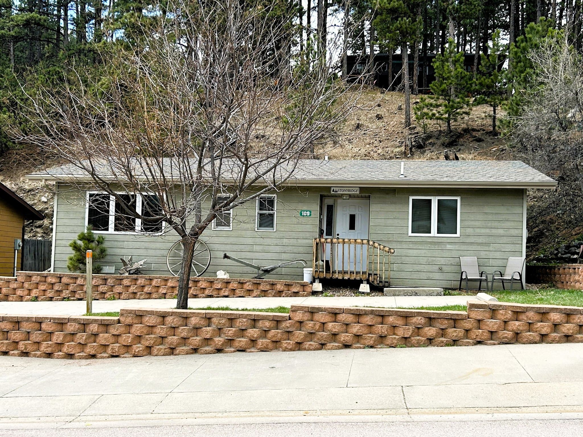 Hill City House: 109 Pine Avenue