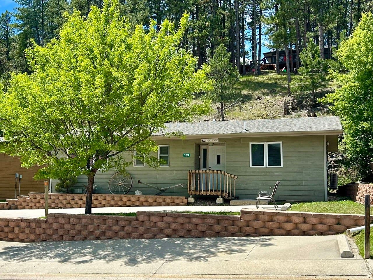 Hill City House: 109 Pine Avenue