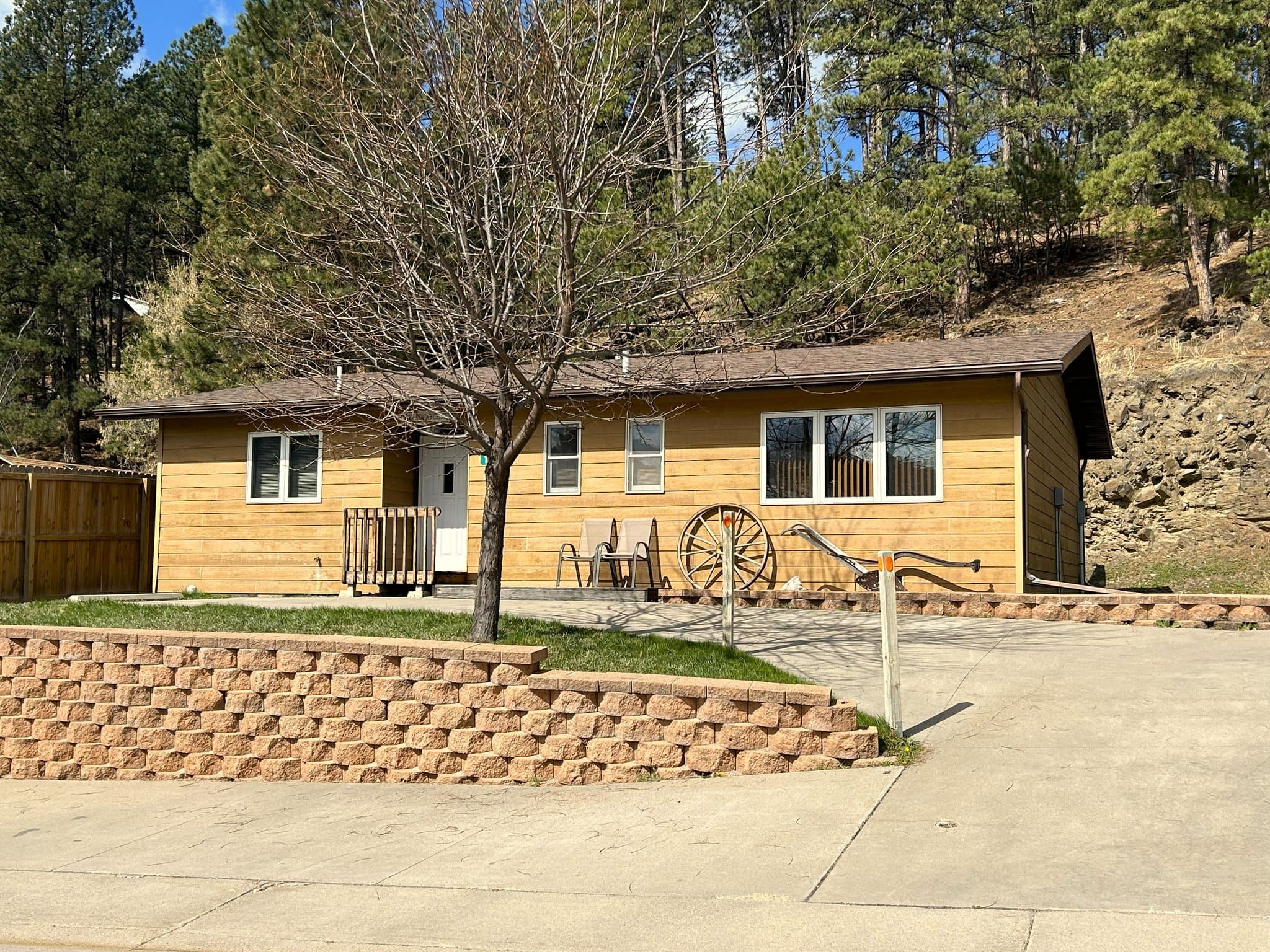 Hill City House: 117 Pine Avenue