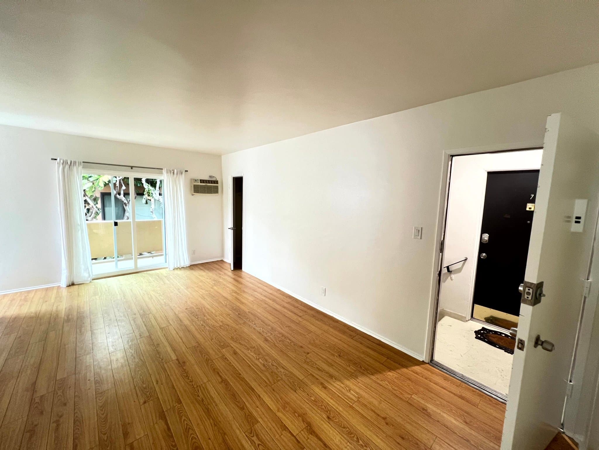 Los Angeles Apartment: 1322 Amherst Ave, Los Angeles, CA 90025