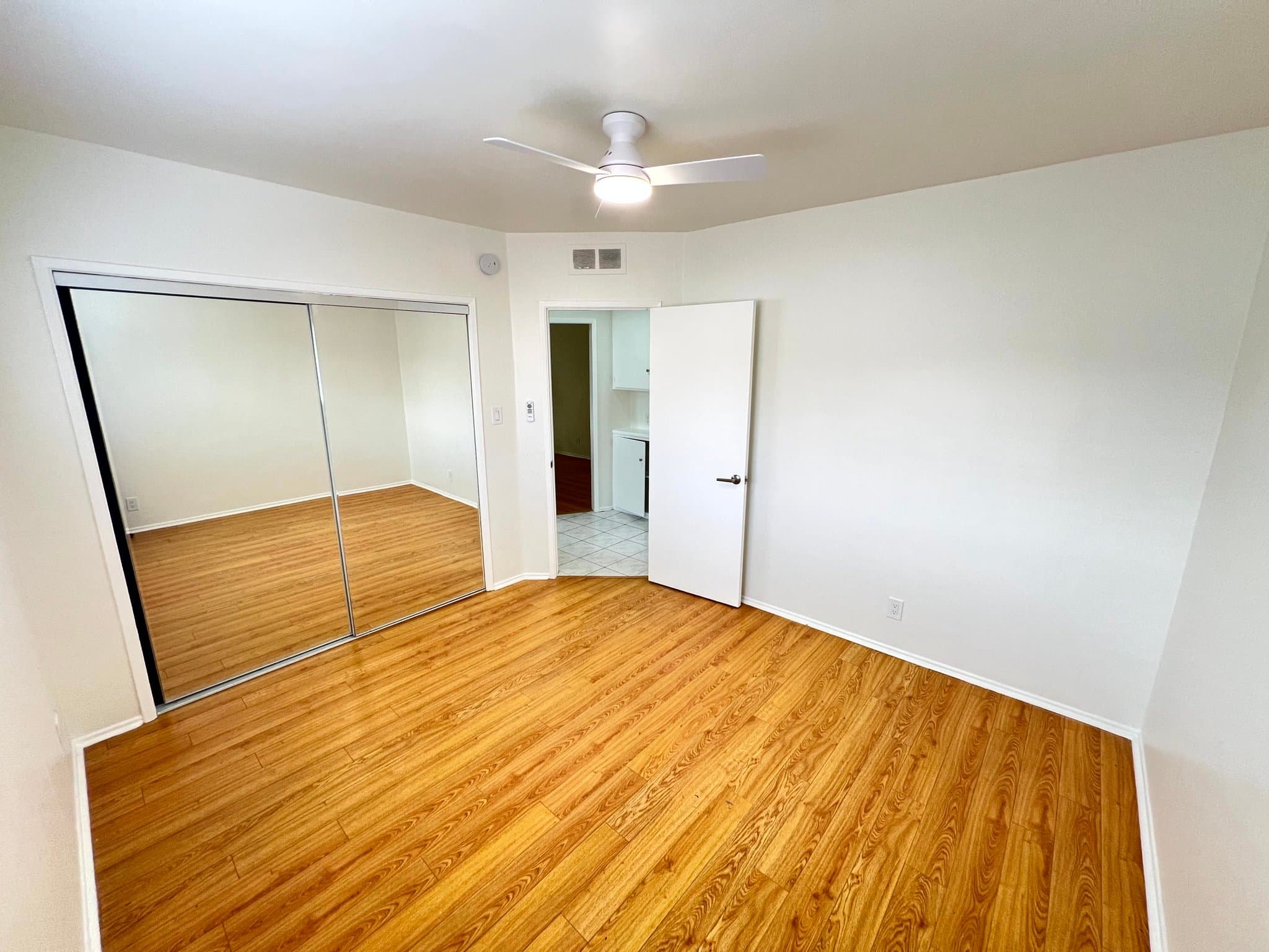 Los Angeles Apartment: 1322 Amherst Ave, Los Angeles, CA 90025