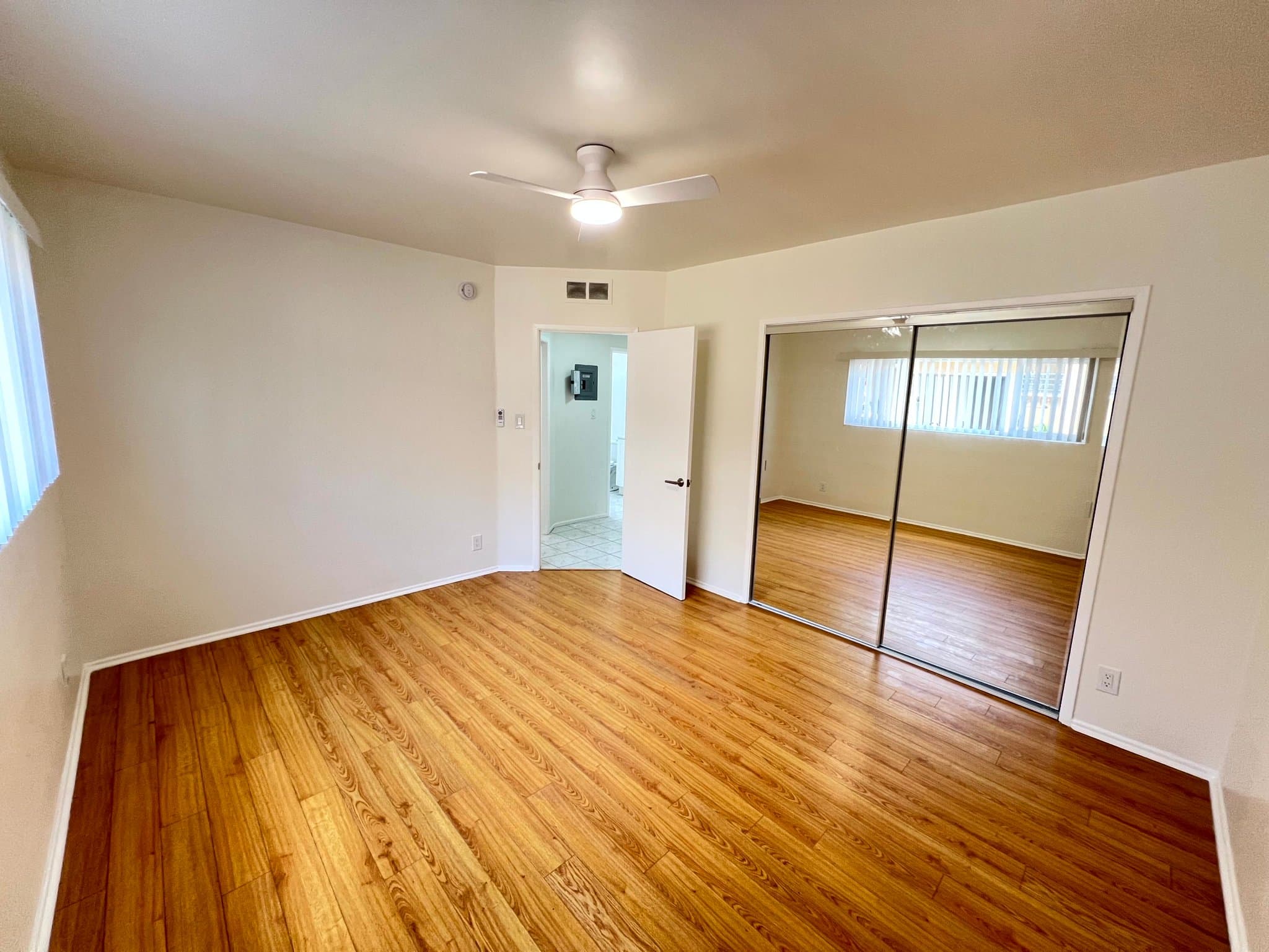 Los Angeles Apartment: 1322 Amherst Ave, Los Angeles, CA 90025