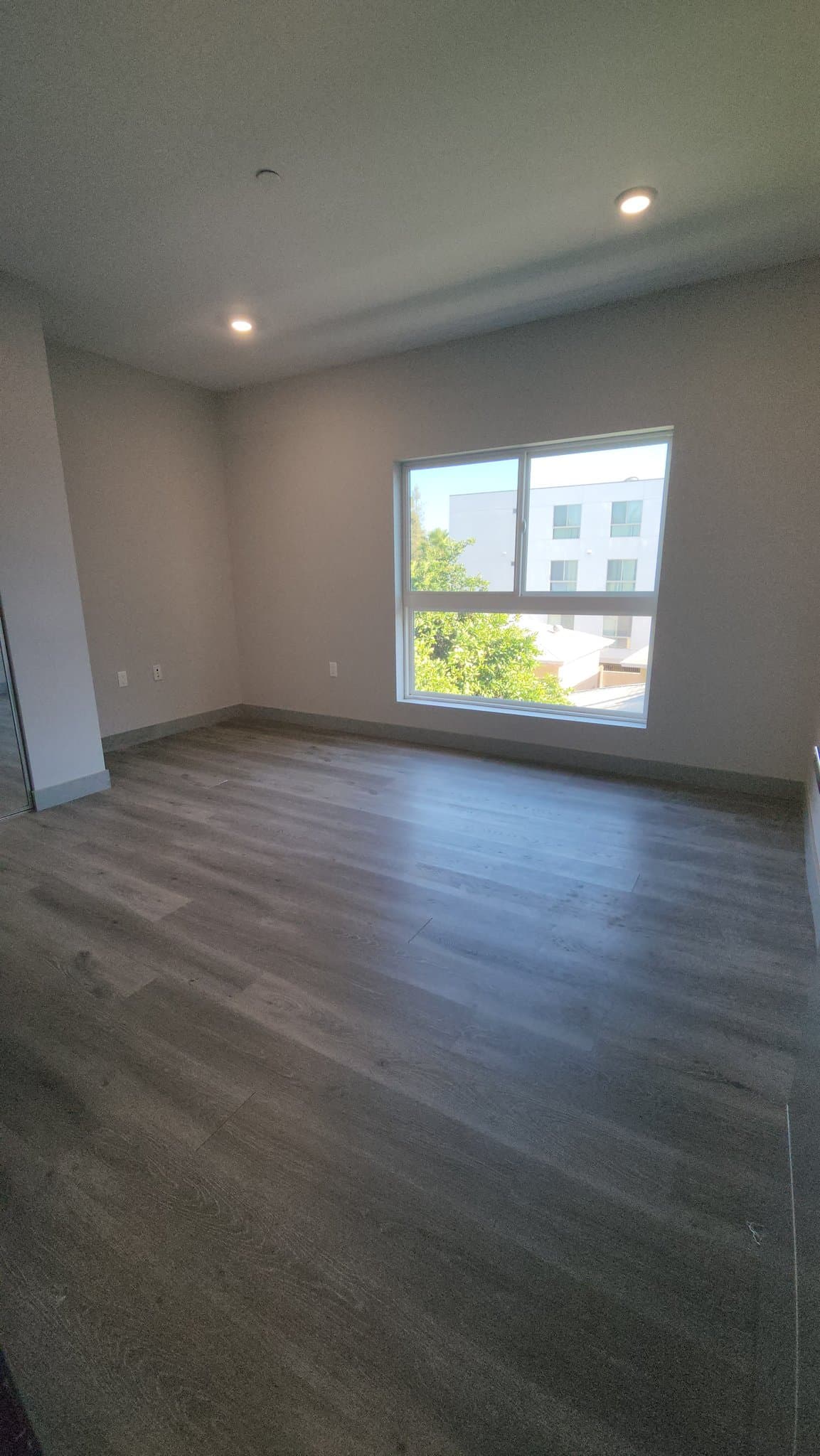 Van Nuys Apartment: 7040 Woodman Ave