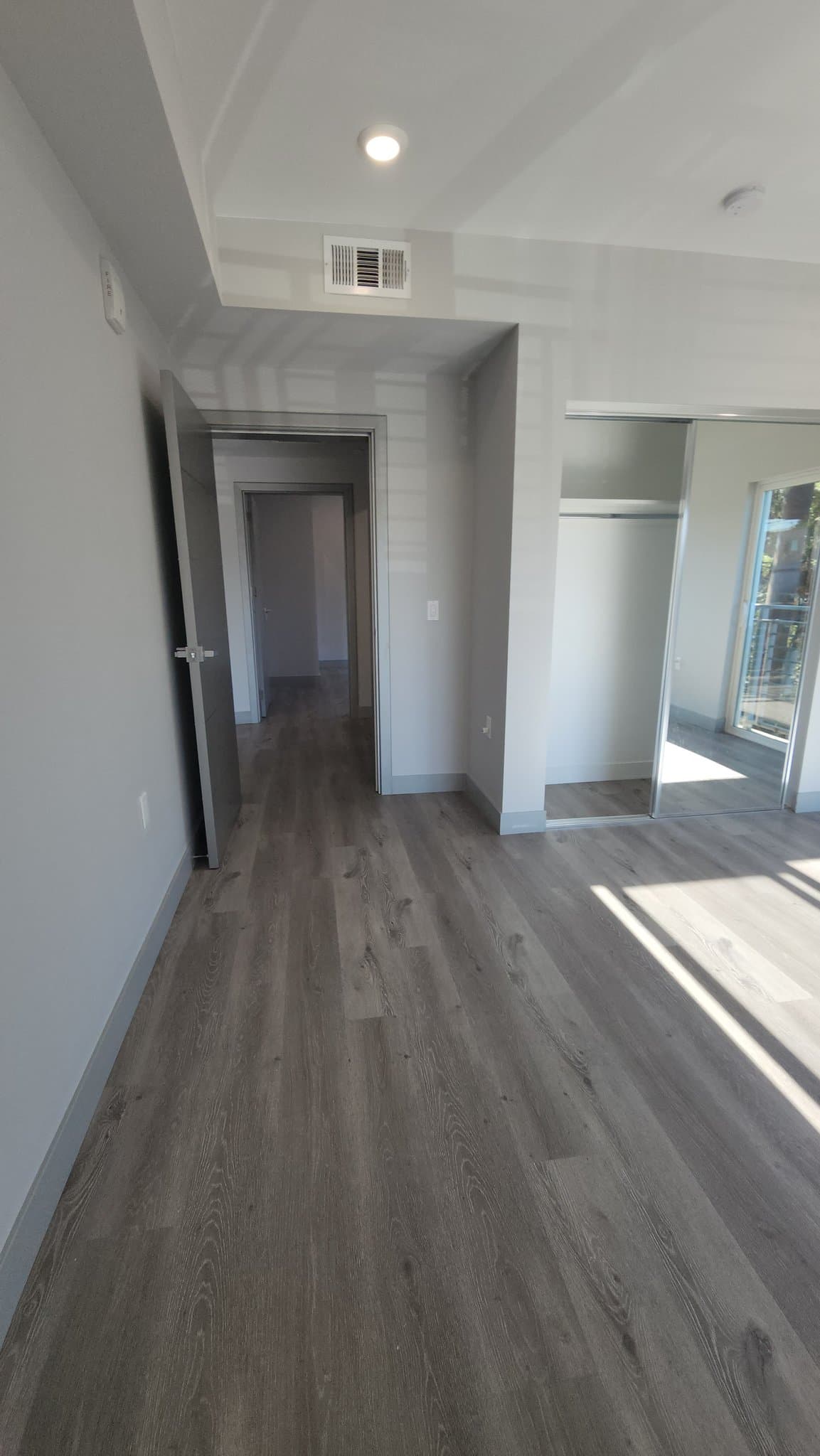 Van Nuys Apartment: 7040 Woodman Ave