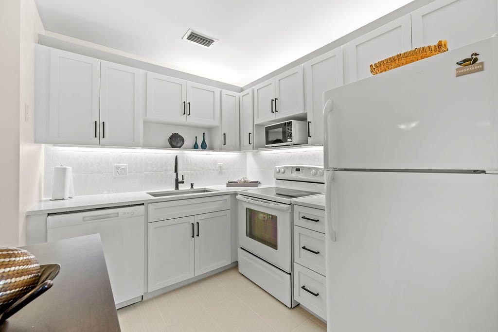 Vero Beach Condo: 110 Springlake Dr