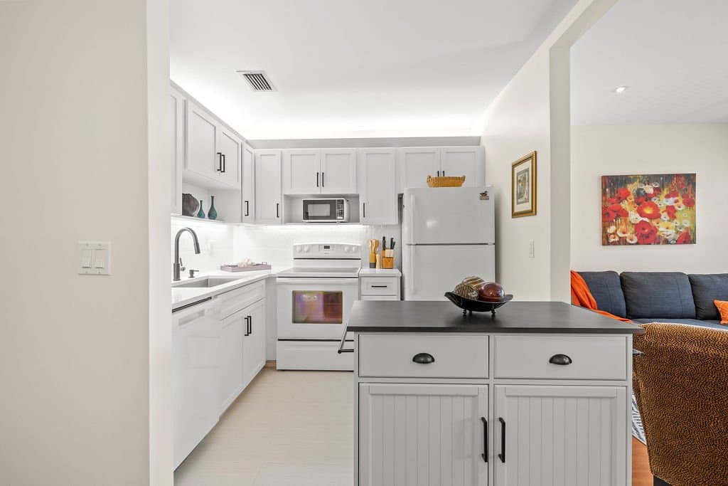 Vero Beach Condo: 110 Springlake Dr