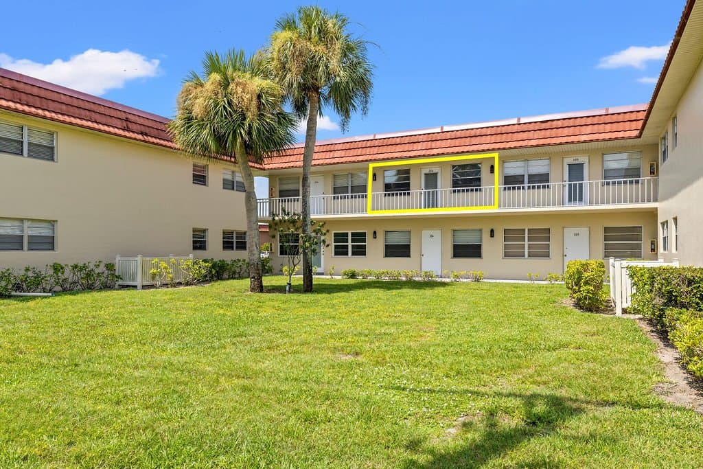 Vero Beach Condo: 110 Springlake Dr