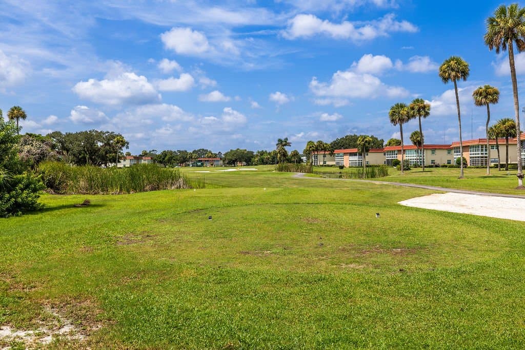 Vero Beach Condo: 110 Springlake Dr