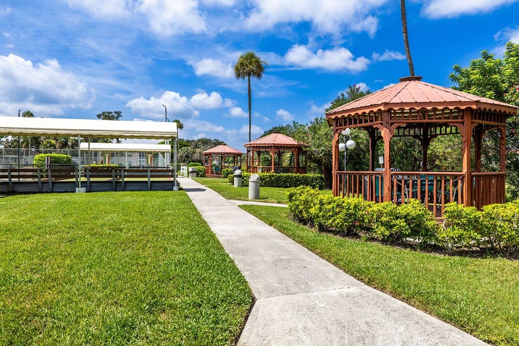 Vero Beach Condo: 110 Springlake Dr