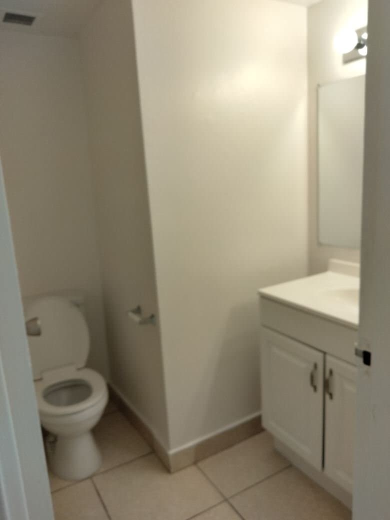 Hollywood Apartment: 3500 washington st
