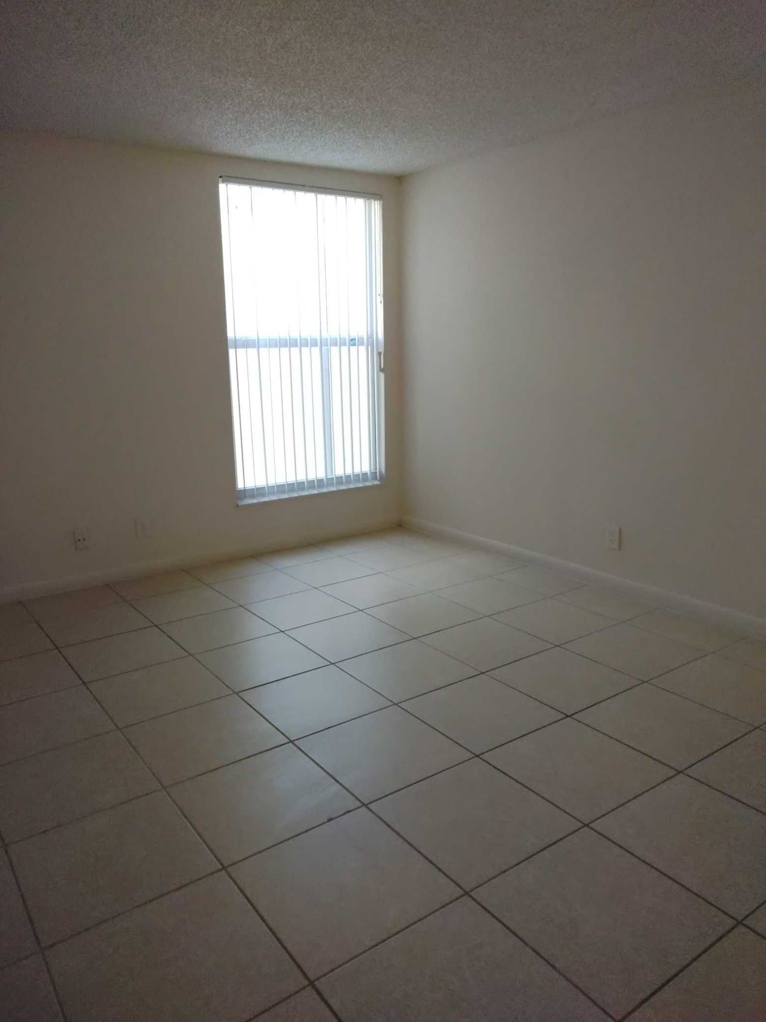 Hollywood Apartment: 3500 washington st