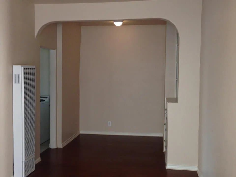 Los Angeles Apartment: 972 Marview Ave