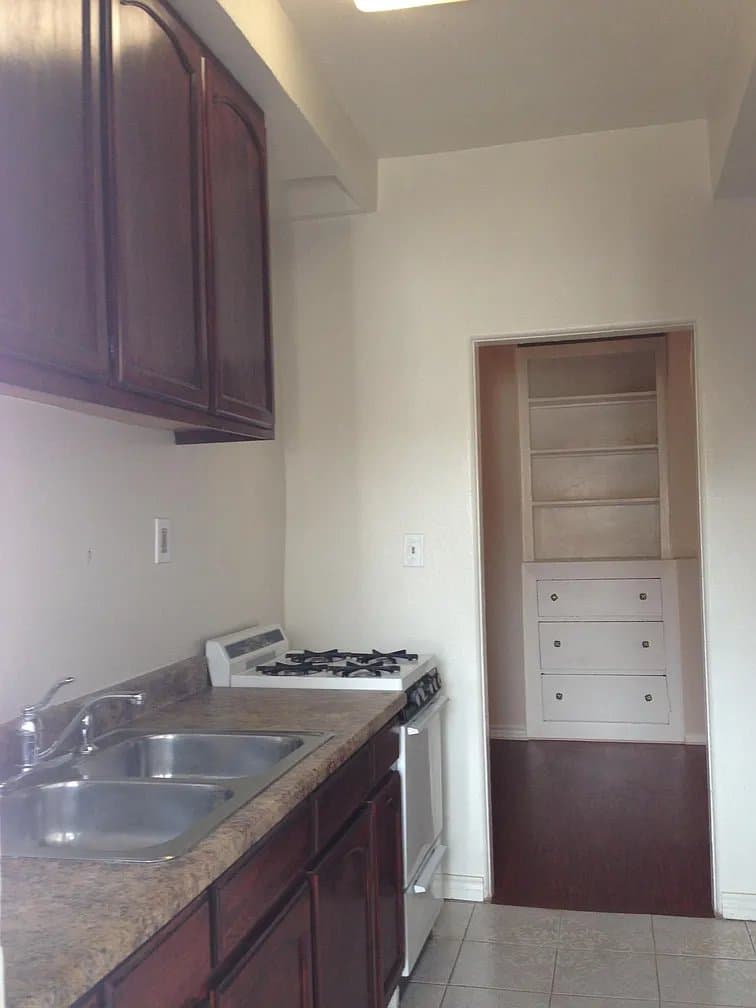 Los Angeles Apartment: 972 Marview Ave