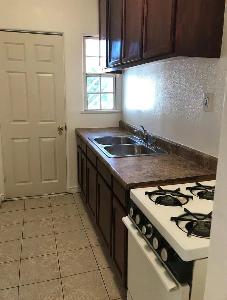 Los Angeles Apartment: 972 Marview Ave