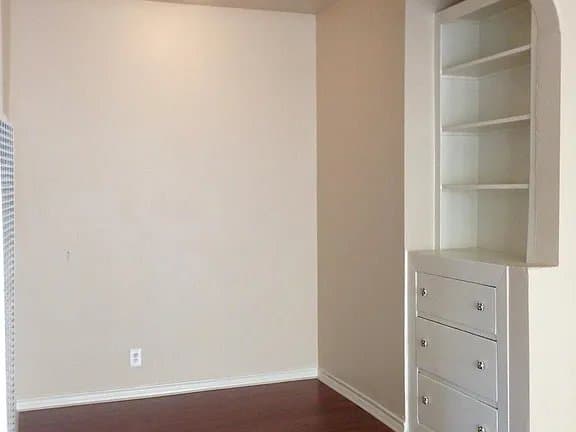 Los Angeles Apartment: 972 Marview Ave
