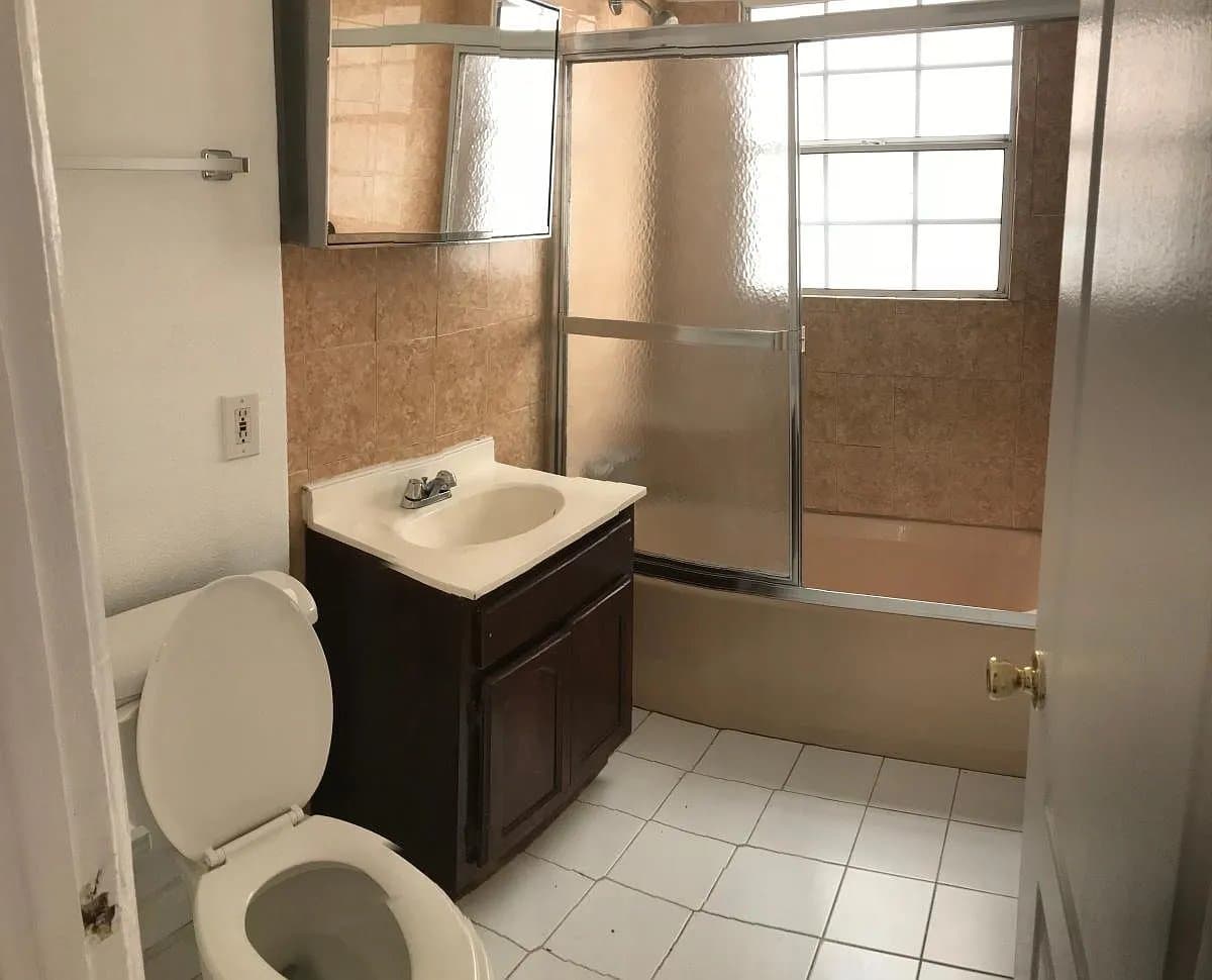 Los Angeles Apartment: 972 Marview Ave