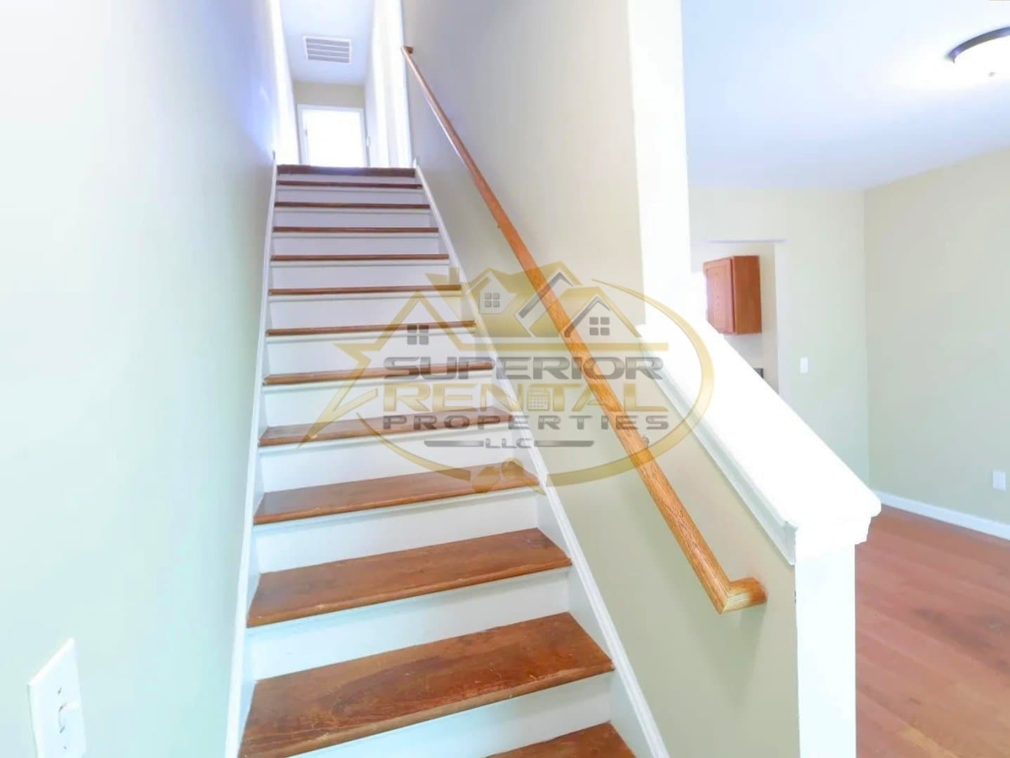 Columbia House: 515 Summit Terrace Court