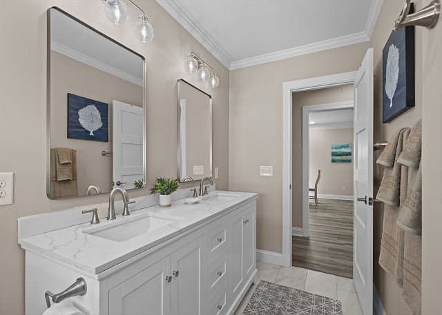 Atlantic Beach House: 111 Caswell St