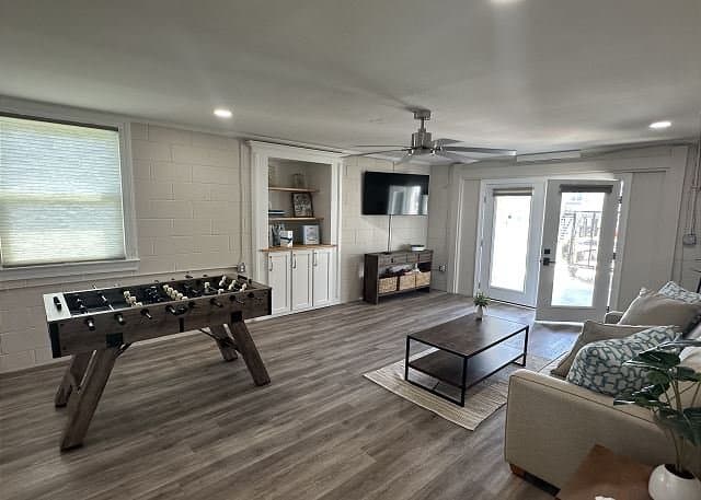 Atlantic Beach House: 111 Caswell St