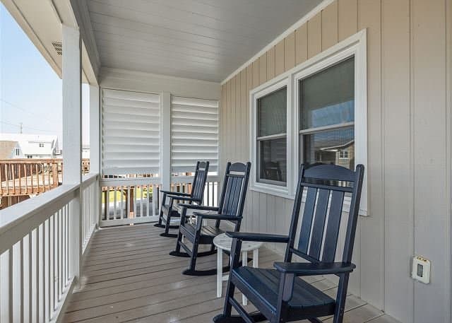 Atlantic Beach House: 111 Caswell St