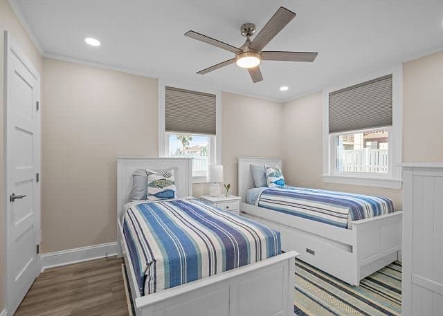 Atlantic Beach House: 111 Caswell St
