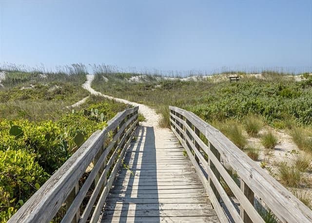 Atlantic Beach House: 111 Caswell St