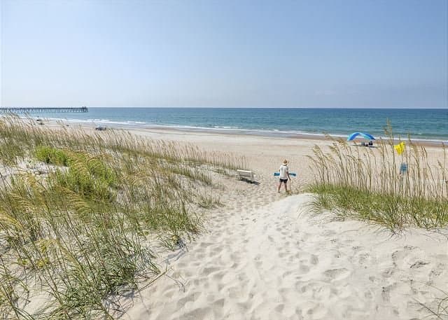 Atlantic Beach House: 111 Caswell St
