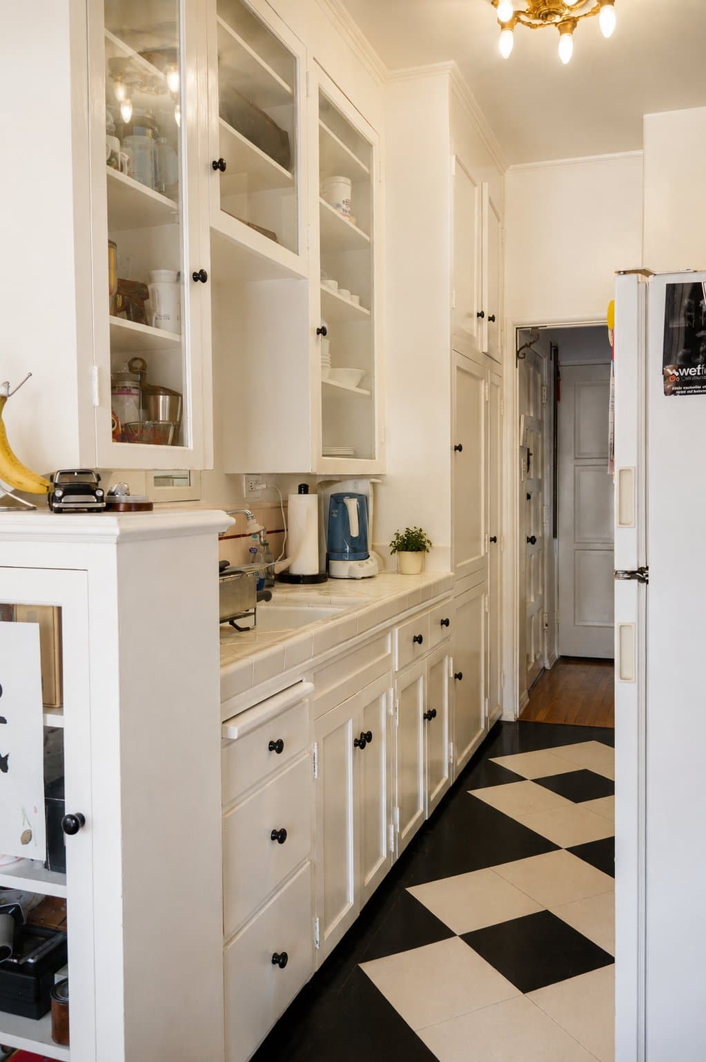 Los Angeles Apartment: 360 S Cloverdale Ave