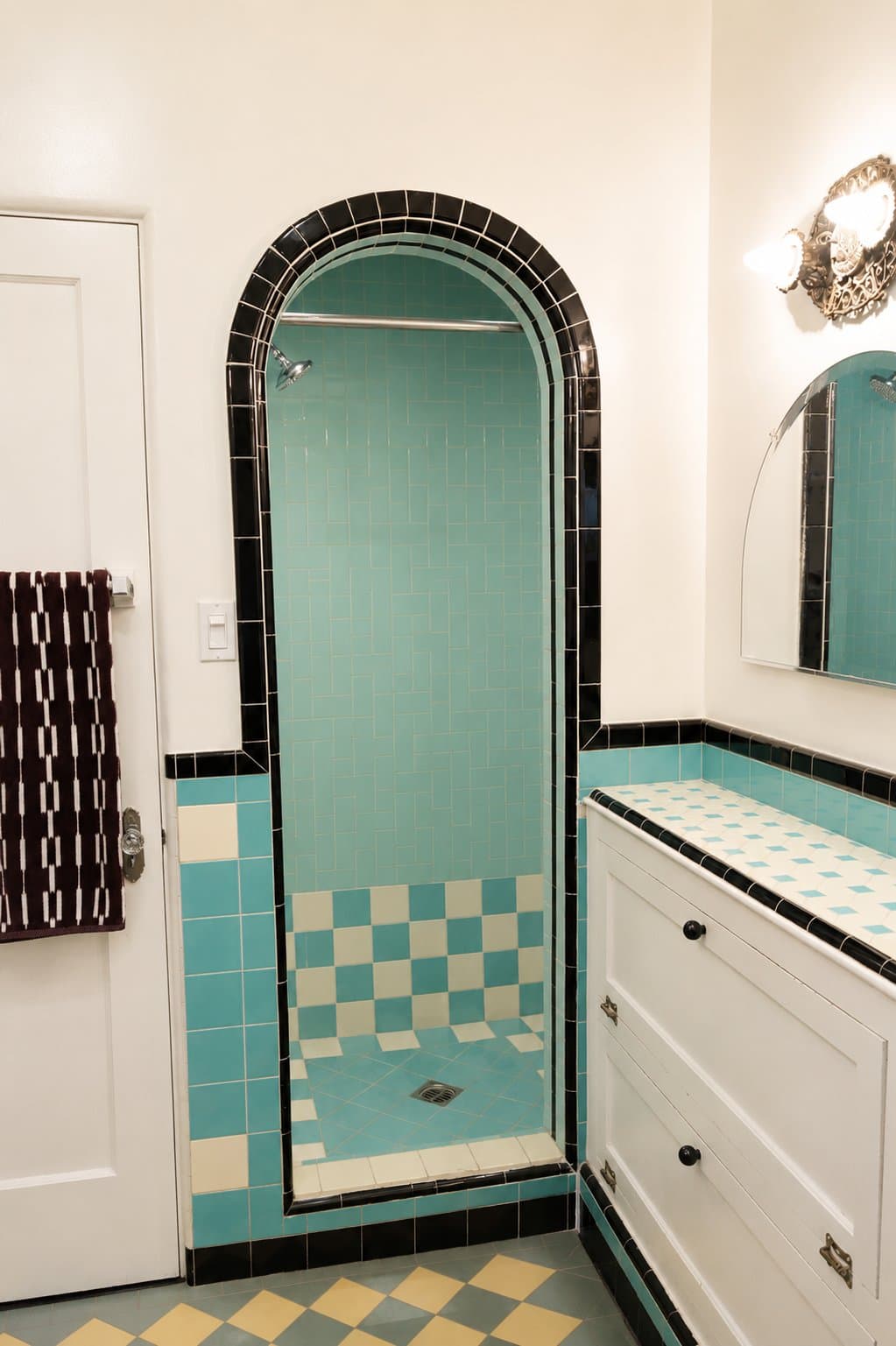 Los Angeles Apartment: 360 S Cloverdale Ave