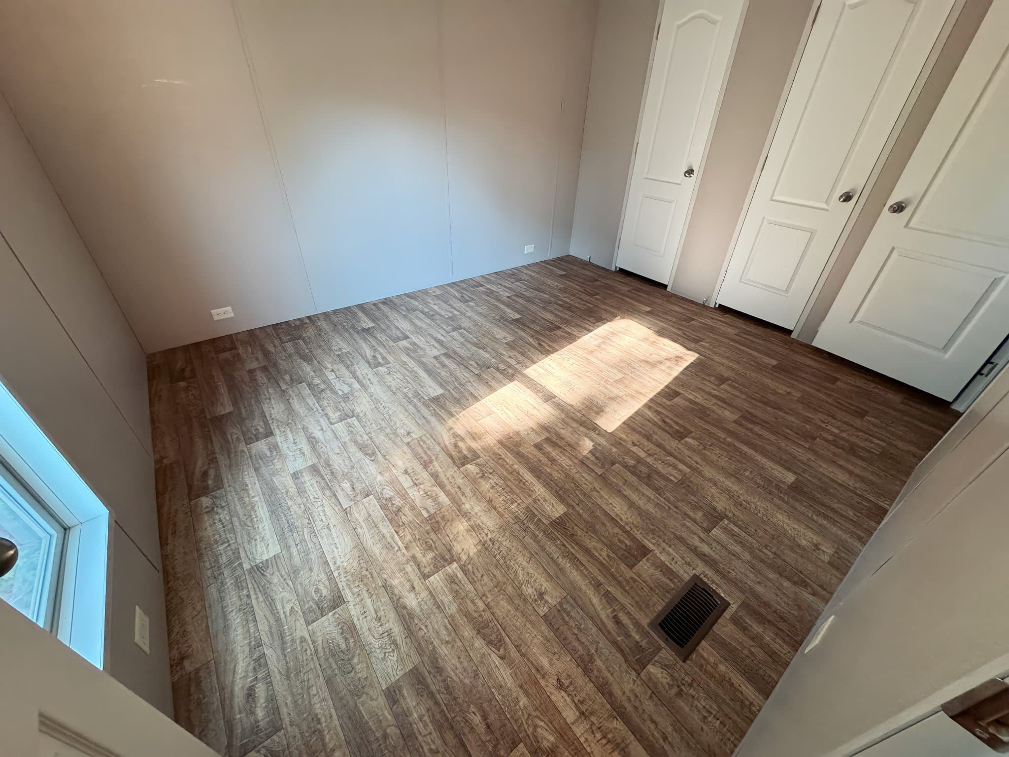 Booneville House: 28925 360th Street,