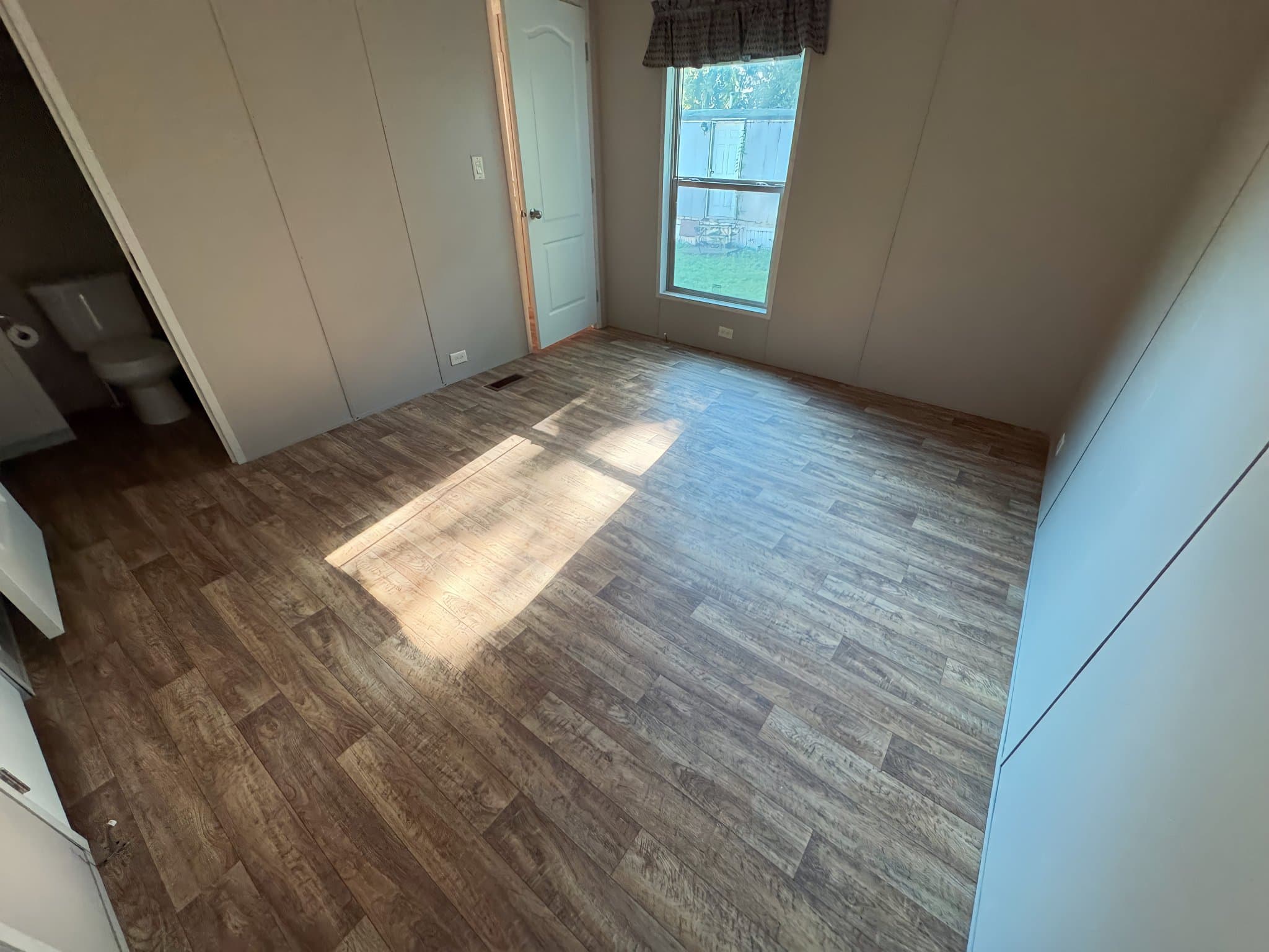 Booneville House: 28925 360th Street,