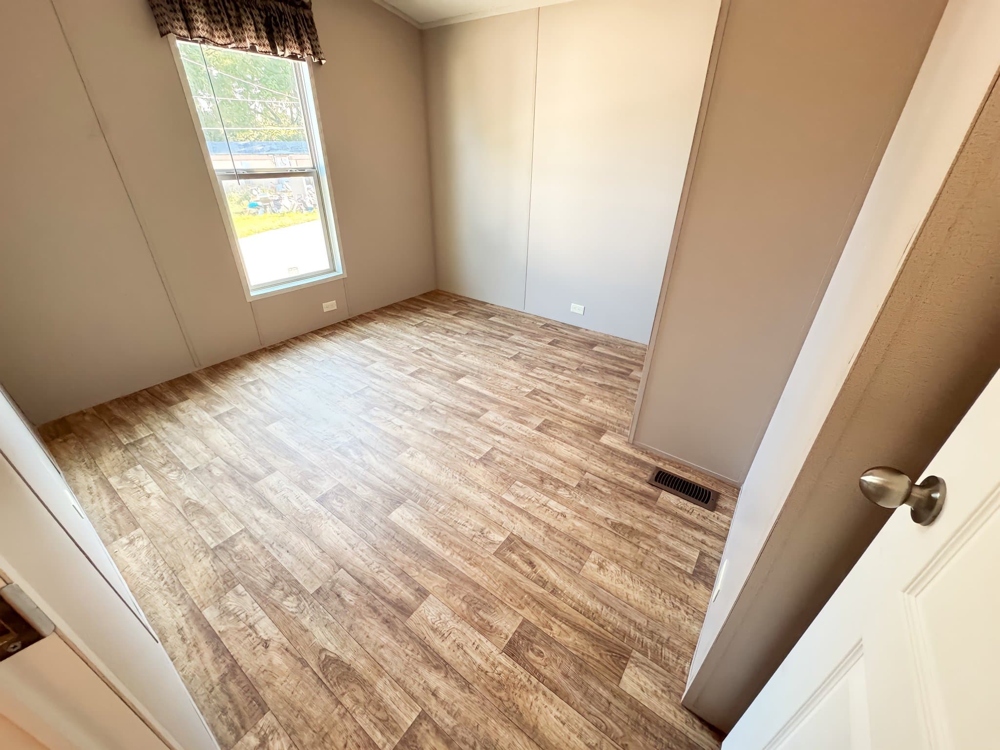 Booneville House: 28925 360th Street,