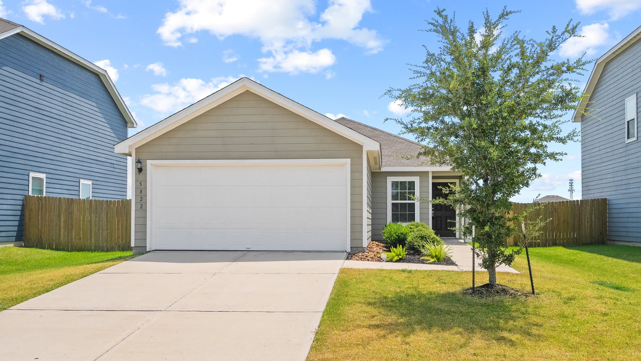 Baytown House: 5822 Sapphire Lagoon Rd