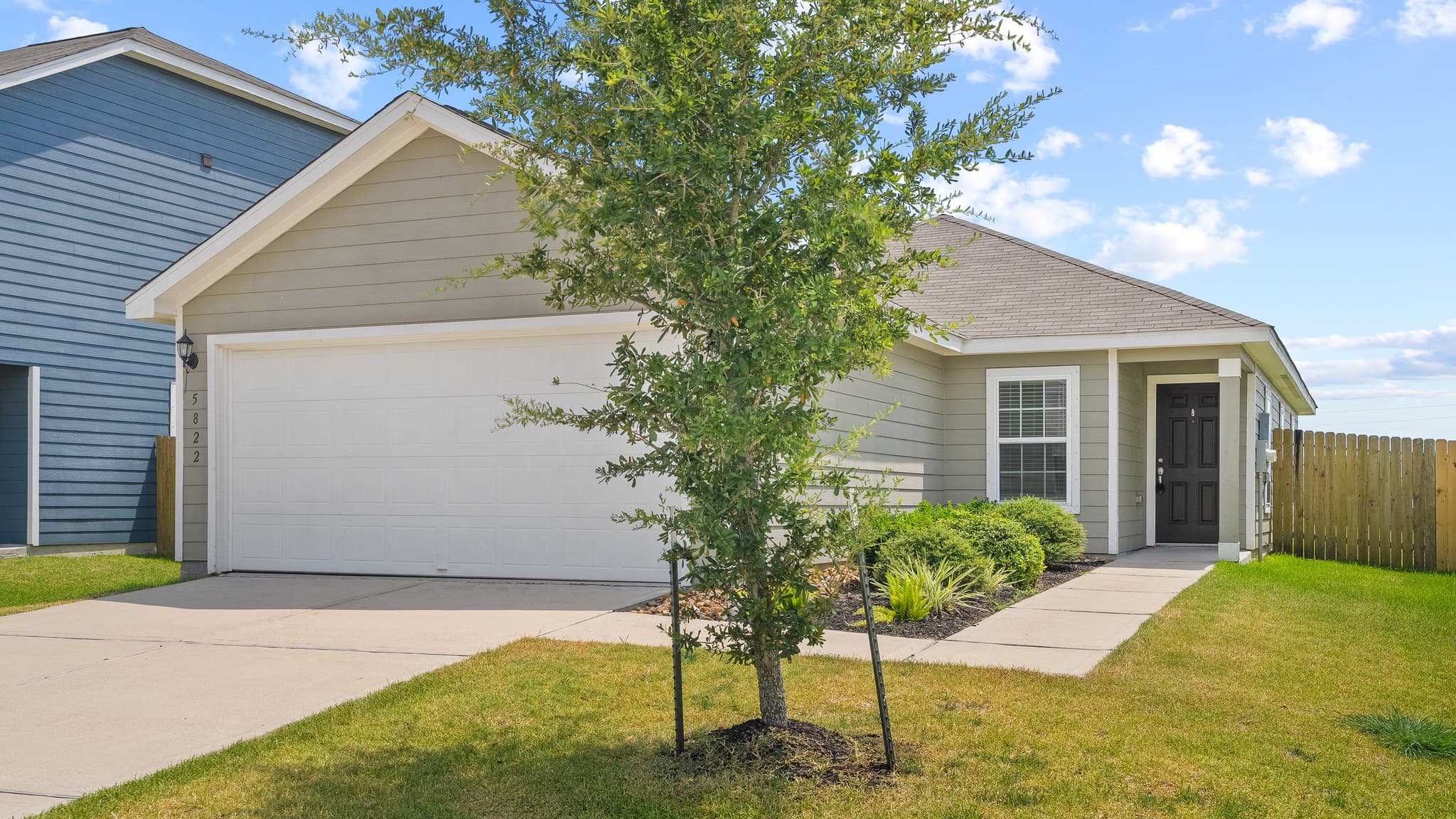Baytown House: 5822 Sapphire Lagoon Rd