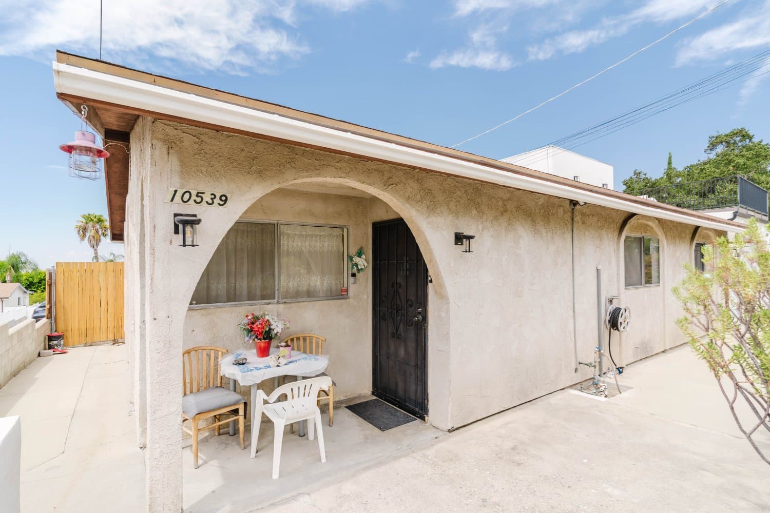Tujunga House: 10539 Samoa Ave