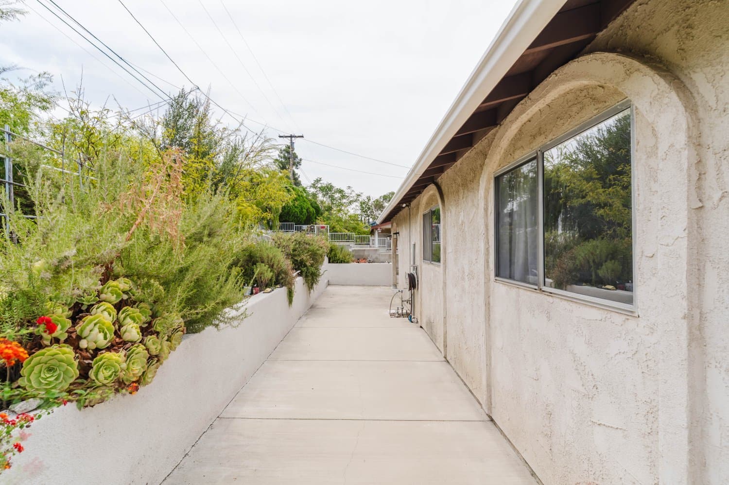 Tujunga House: 10539 Samoa Ave