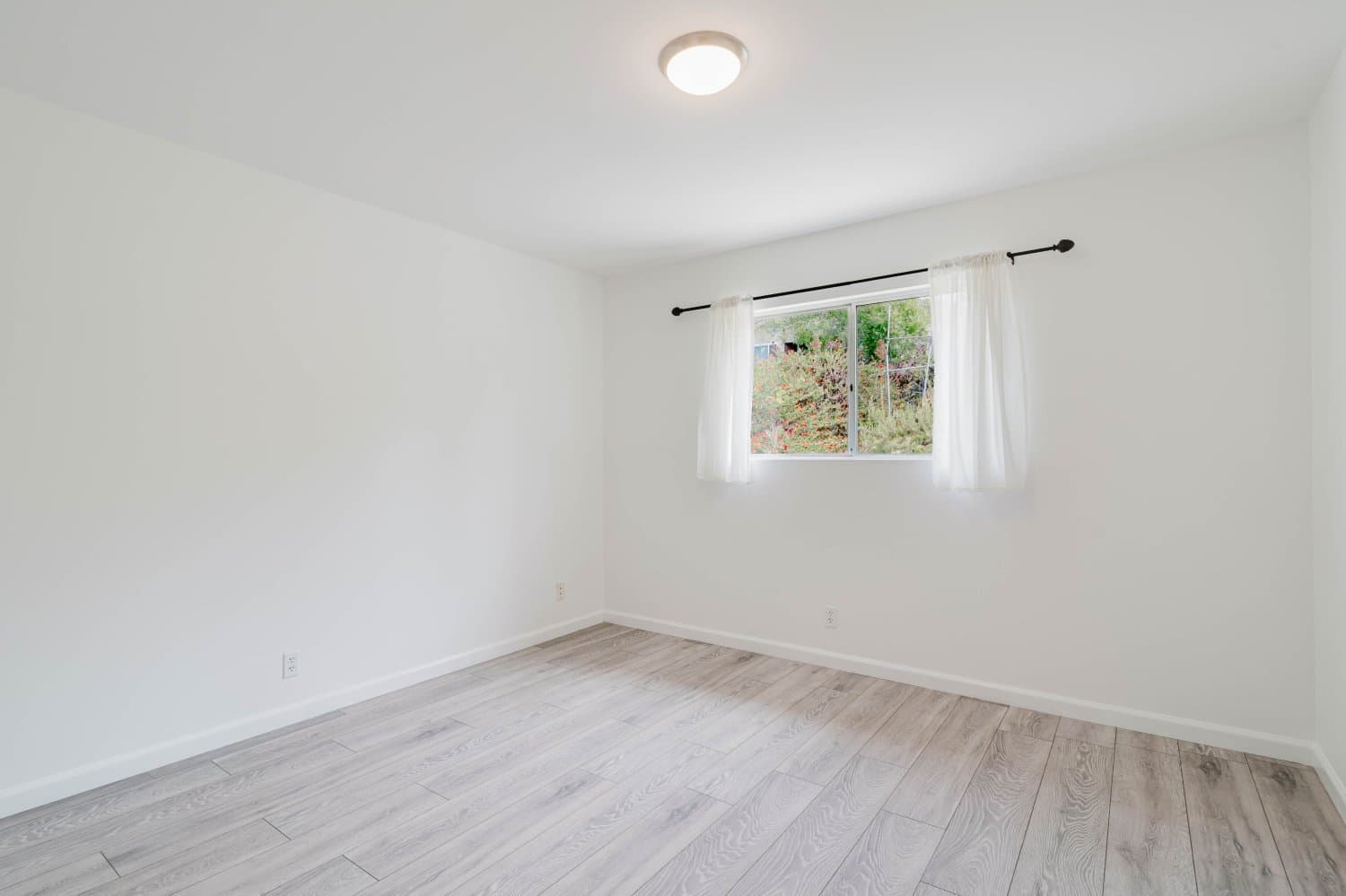 Tujunga House: 10539 Samoa Ave
