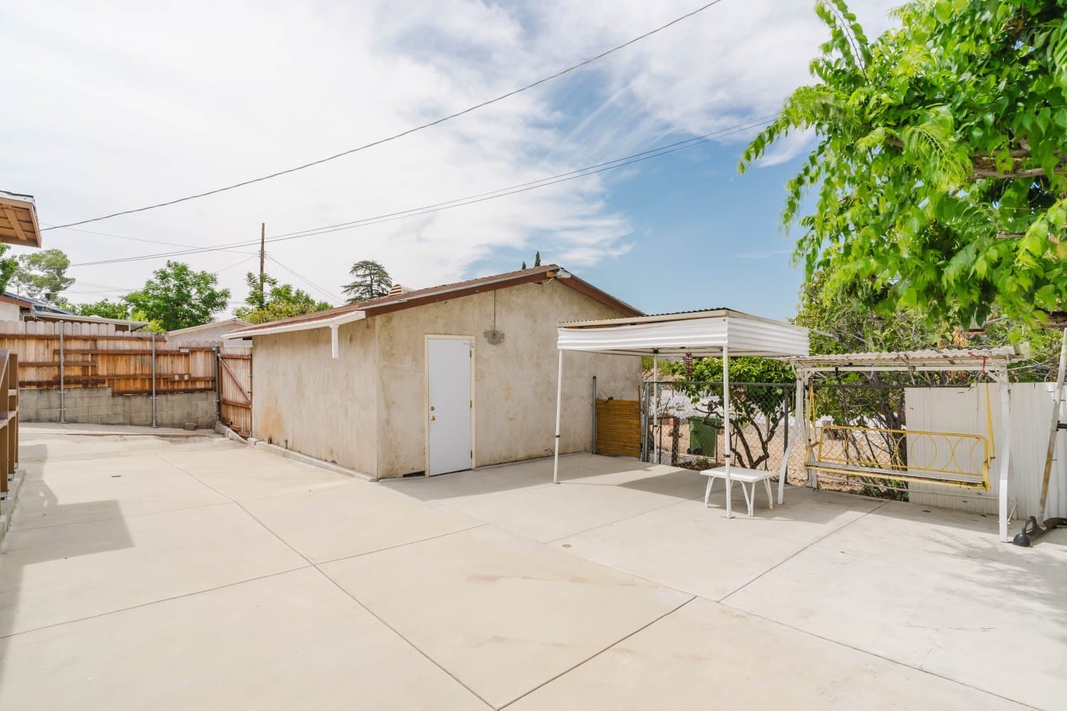 Tujunga House: 10539 Samoa Ave